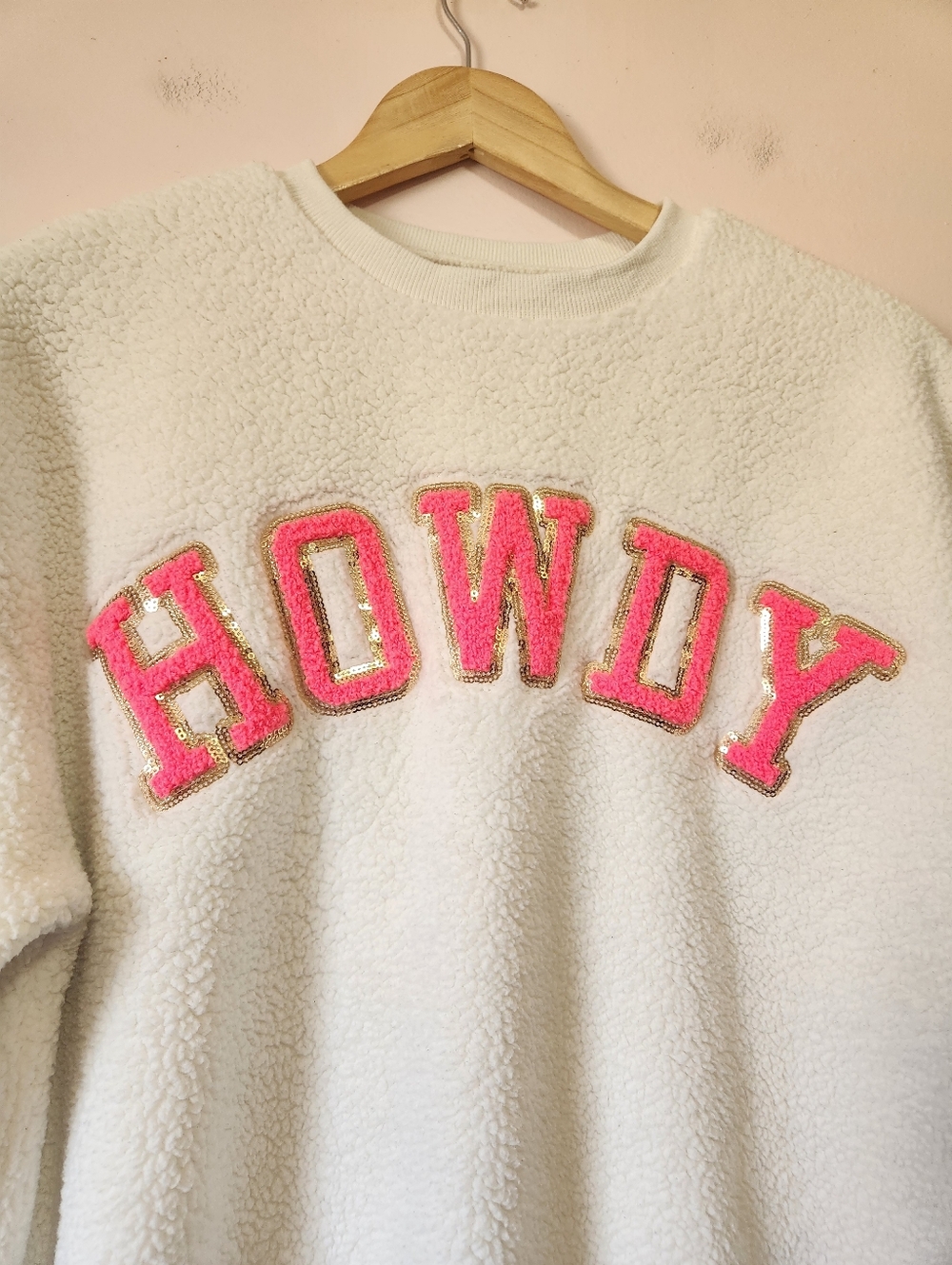 HOWDY Sherpa Fleece Pullover Sweater Pink Sequin Patch Cream Teddy Oversized S - Picture 2 of 6
